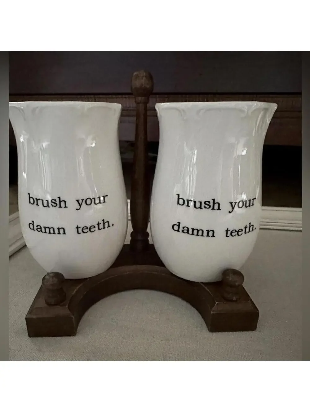 Cream ceramic toothbrush holder with text -  rim detailed edges - set of…